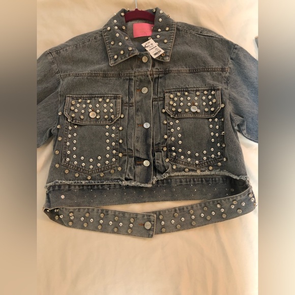 AKIRA PLAYER APPLIQUÉ STUDDED DENIM JACKET SIZE: SMALL - Picture 6 of 9